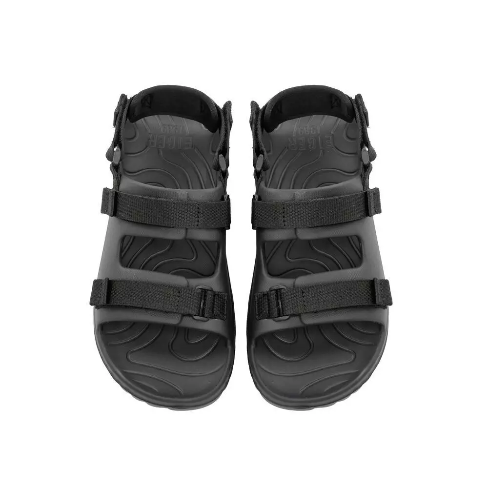 Tampilan depan sandal Eiger Verdant Roll Strap warna hitam yang tangguh