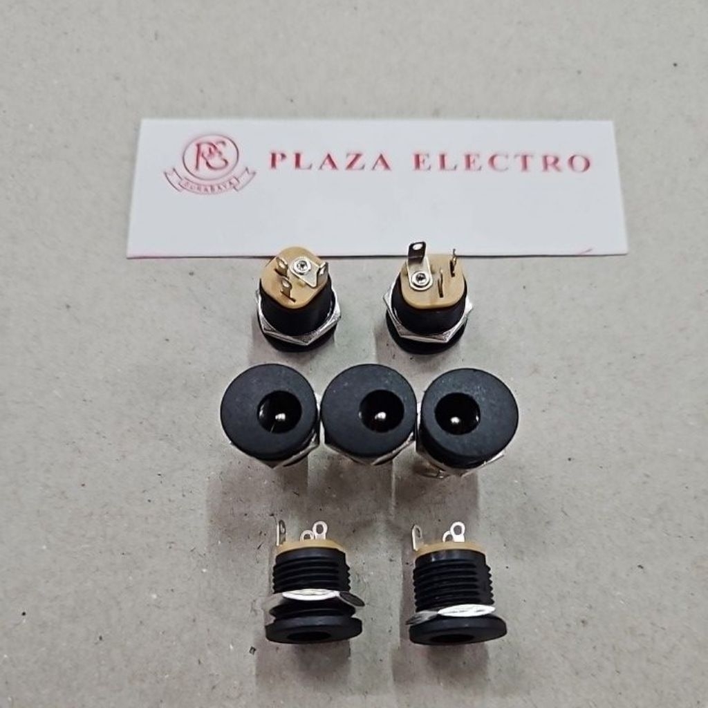 Jual SOKET FEMALE DC / SOCKET DC BULAT 3P PIN PVC BODI 2.1x5.5mm ...
