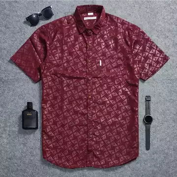 Detak Kemeja Embos Pria Lengan Pendek Motif Etnik Maroon