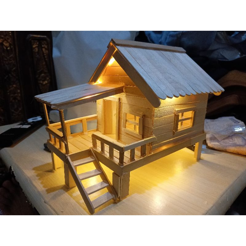 Prakarya Miniatur Rumah Panggung dari Stik Es Krim ada Lampu LED nya