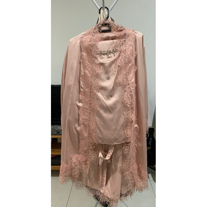 Jual Set 3in1 Satin Lace Inner Payet Outer & Rok Lilit | Shopee Indonesia