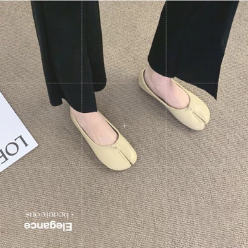Sepatu Datar Wanita Sepatu Kaki Babi Retro Sepatu Tunggal Sol Lembut Wanita Tabi Shoes