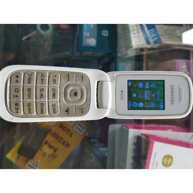 Jual HP Jadul Samsung Flip Hidup Layar Bergaris Lama Nganggur Kondisi ...