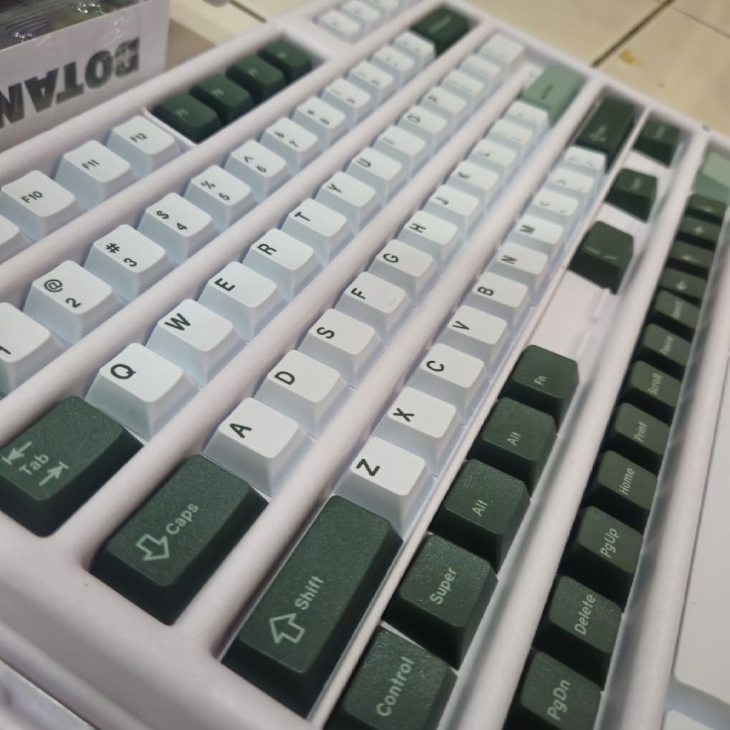 Jual GMK Botanical Base Kit used keycaps | Shopee Indonesia
