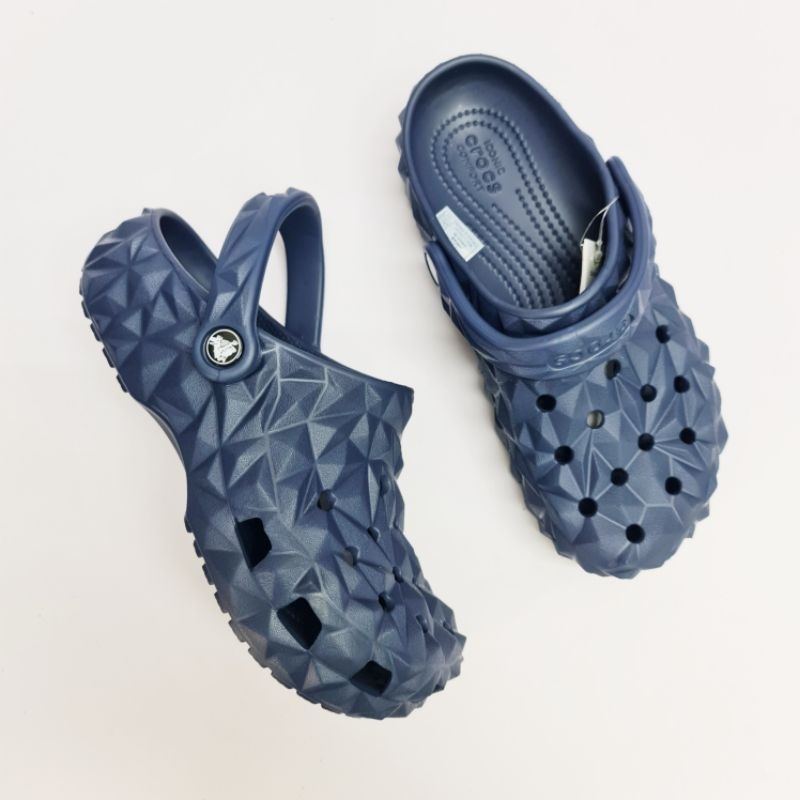 Jual CROCS GEOMETRIC CLOG/CROCS CLASSIC GEOMETRIC/SANDAL PRIA/SANDAL ...