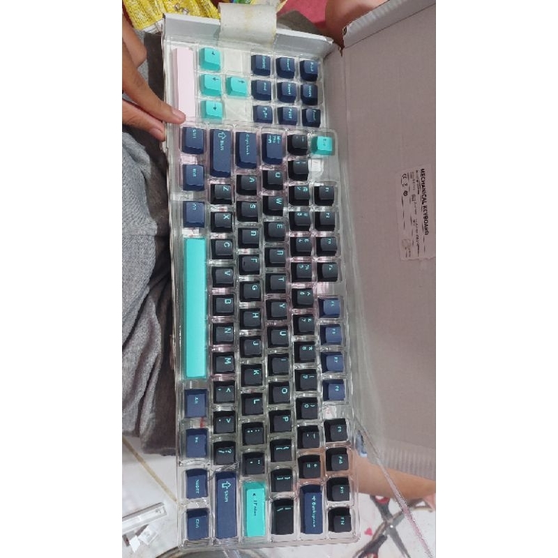 Jual keycaps TKL 3 tone wana hitam, biru, dan hijau 87 pcs nego ...