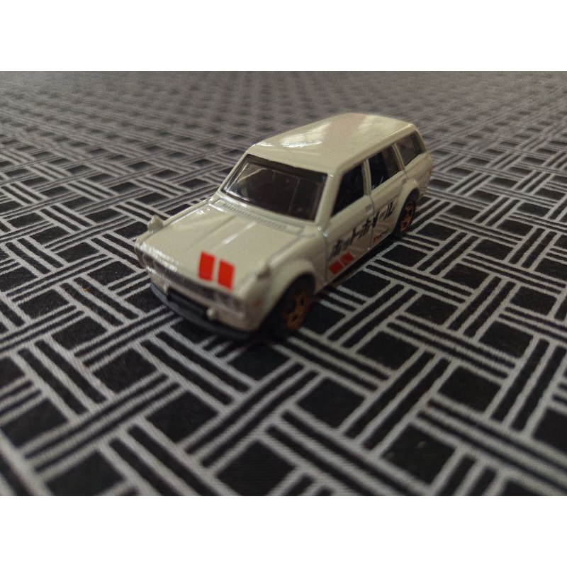 Hot Wheels Datsun Wagon Super Treasure Hunt – Rosa, Scala 1/64, Die-cast, Malaysia