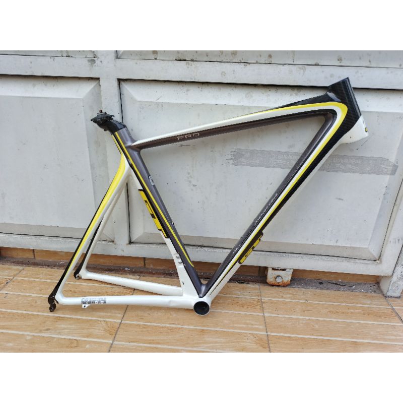 Jual Frame GT Pro Carbon Road 700C size M/52 sesuai foto dapetnya ...