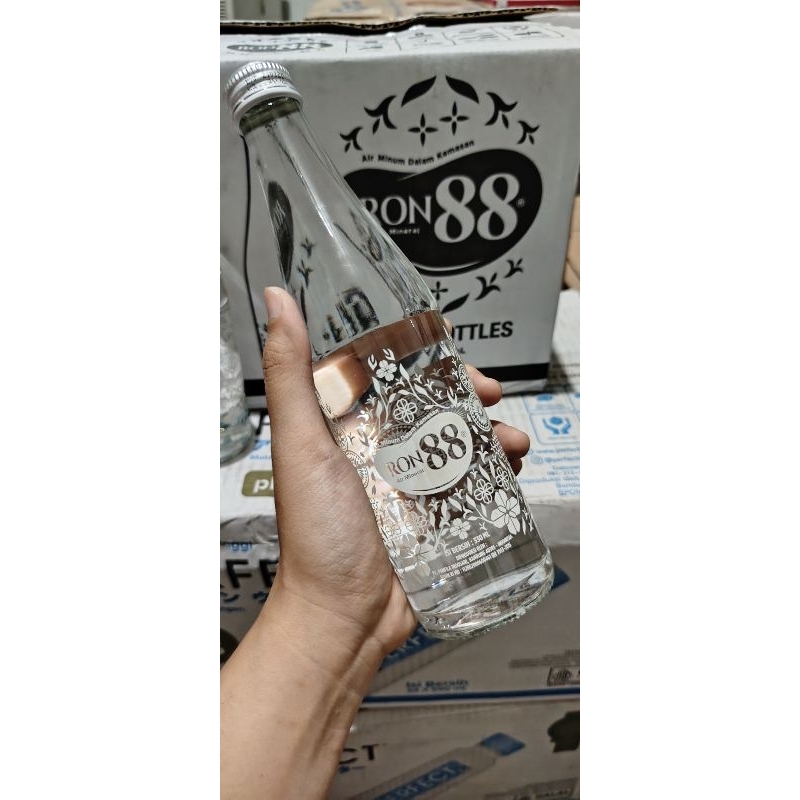 Jual Ron88 Air Mineral Botol Kaca / Mineral Water Glass Bottle 330ml x ...