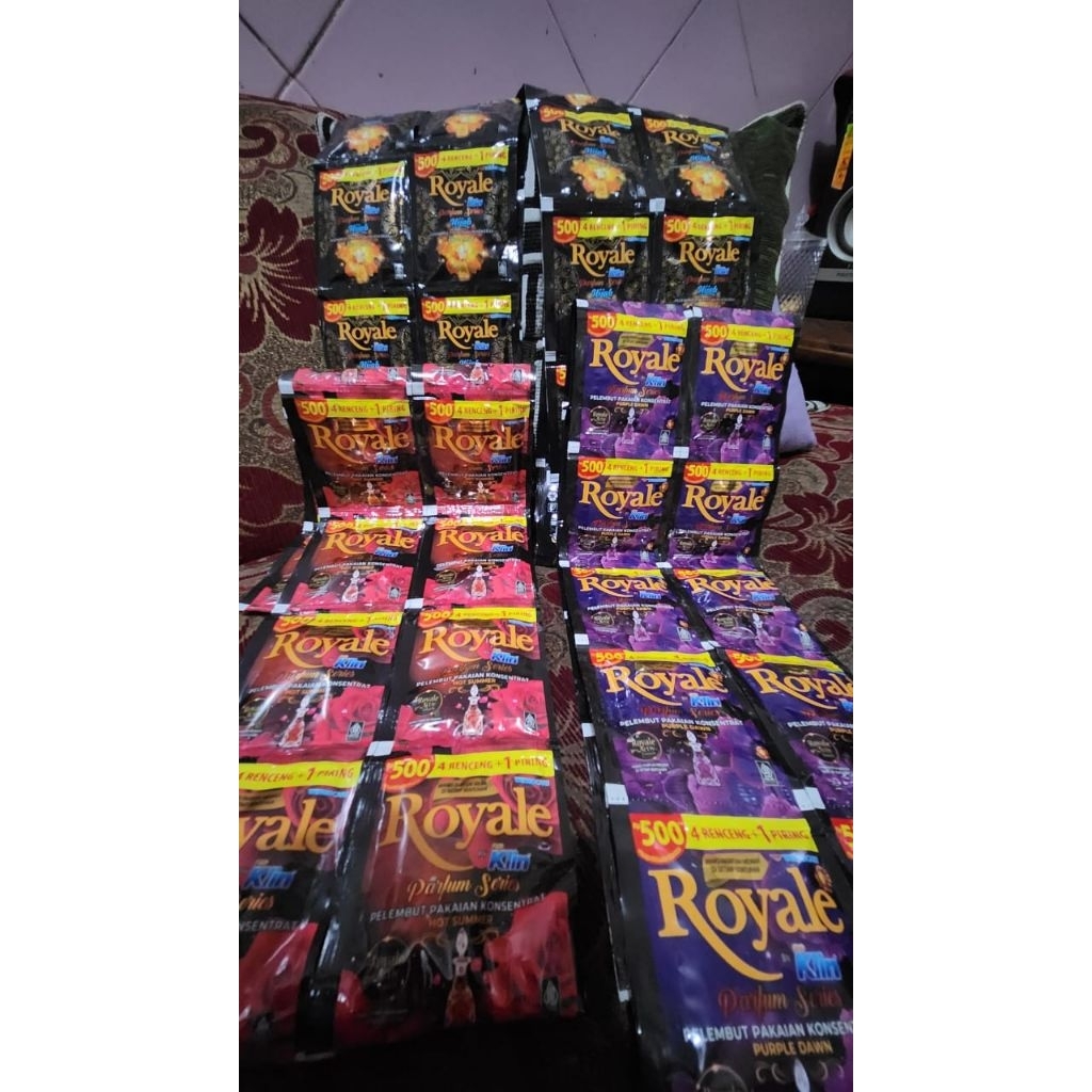 Jual So Klin Royale pewangi pakaian renceng 500 isi per renceng ...