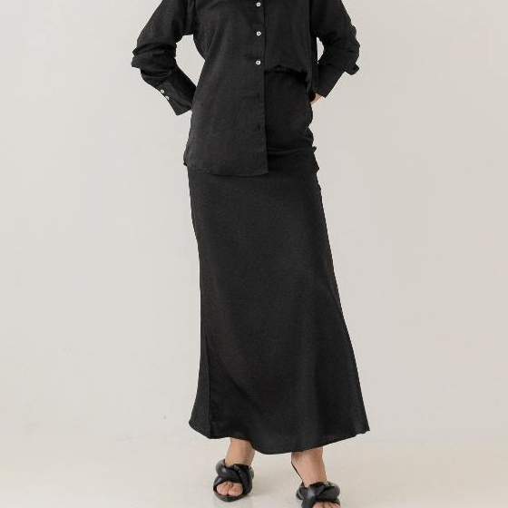 Jual RONGU Satin Maxi Skirt / Rok panjang satin | Shopee Indonesia