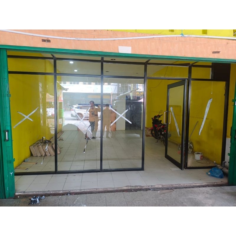 Jual Partisi kaca allumenium ruko/toko sekat ruangan pintu swing engsel ...