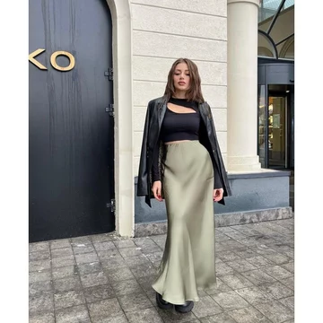 Rok Satin Silk Mermaid A Line Maxi Premium Anggun Flowy Look Korean Elegan Warna Ivory Champagne