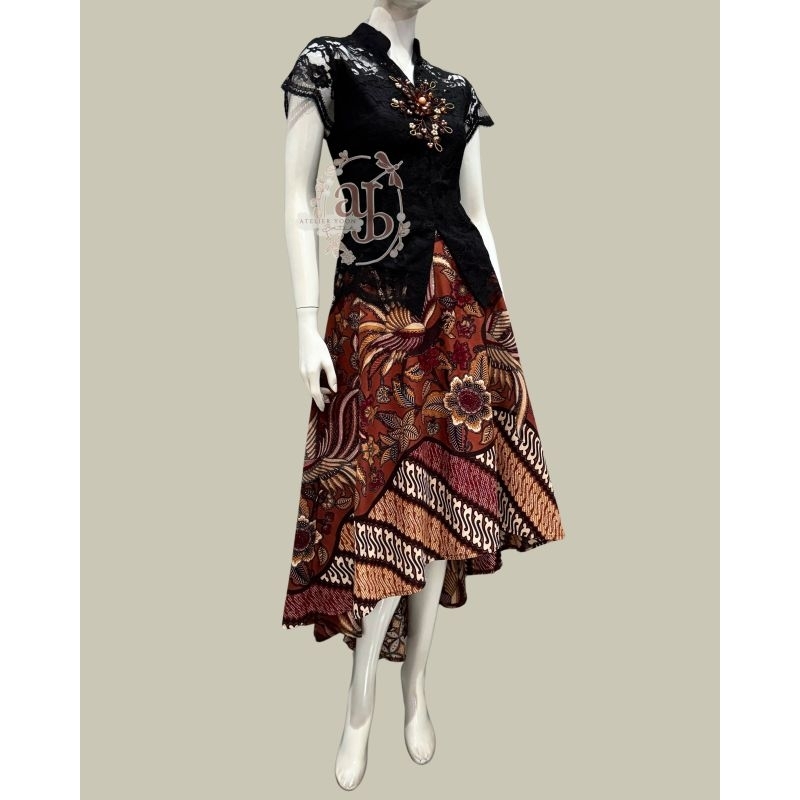 Jual Kebaya shanghai, rok BATIK umbrella COKLAT, dan flower brooch | by ...