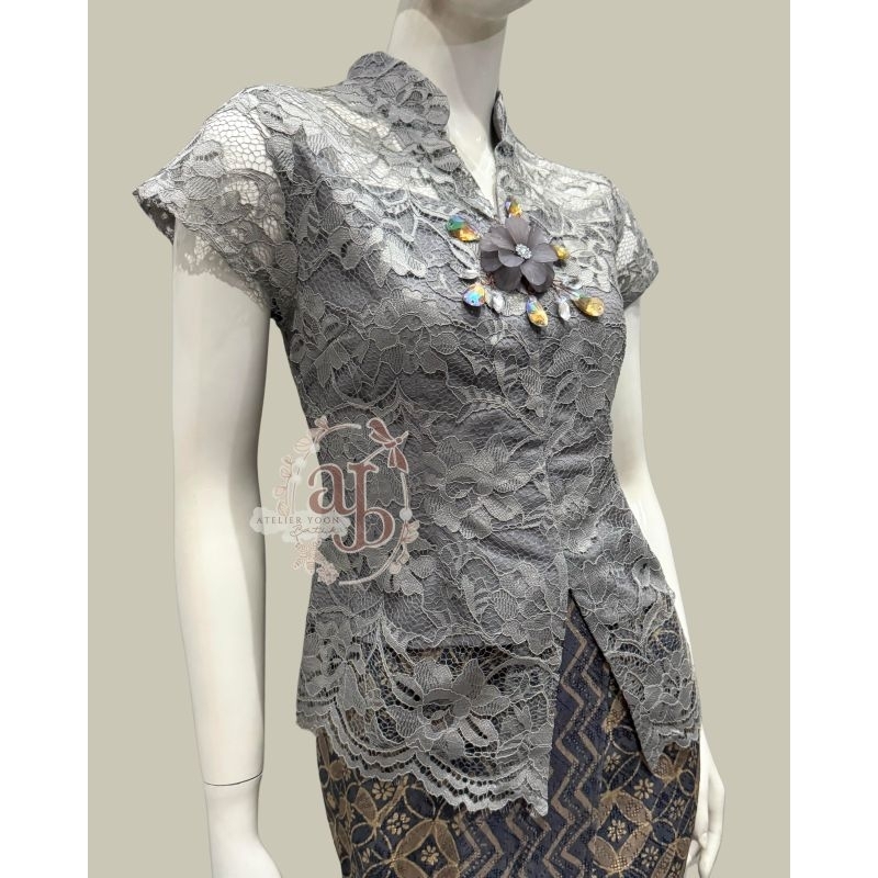 Jual Kebaya kerah shanghai, rok BATIK selayur, dan grey brooch | by ...