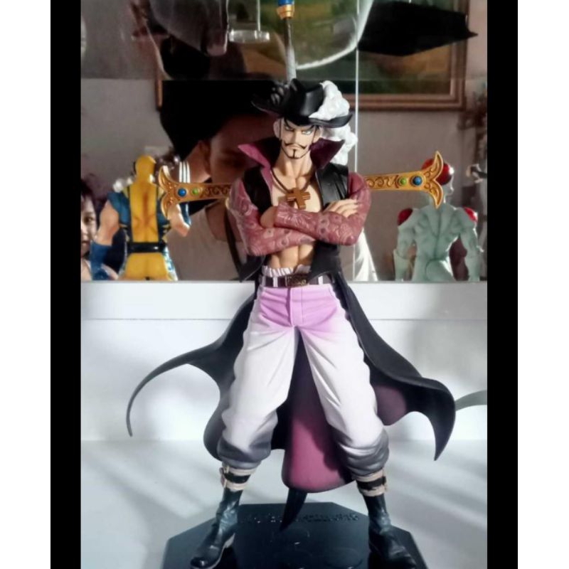 Jual POP darcule mihawk figure one piece set figure sichibukai figure ...