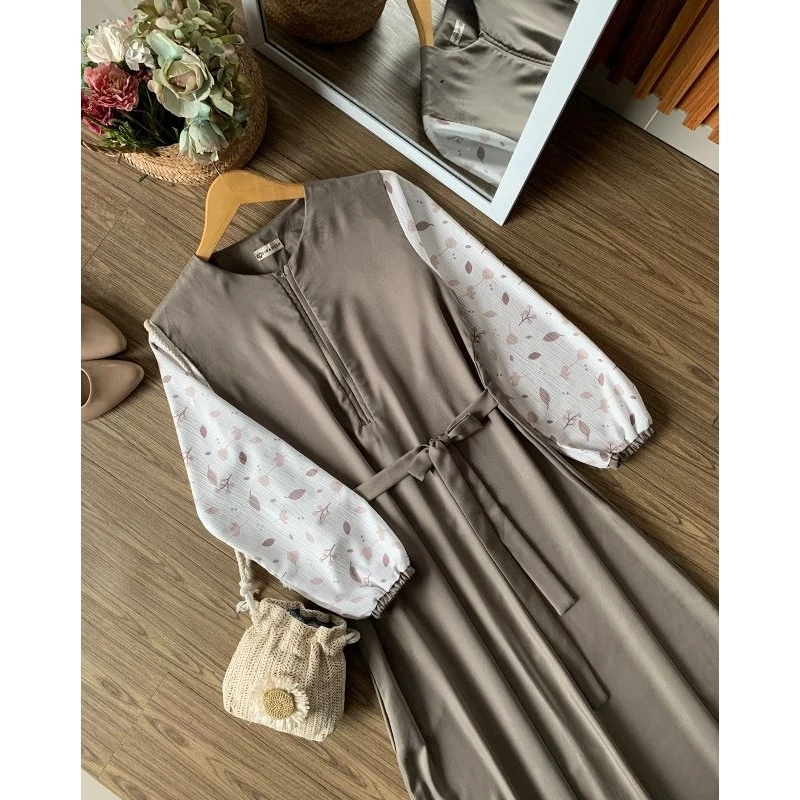 Gamis motif lengan balon tampilan depan