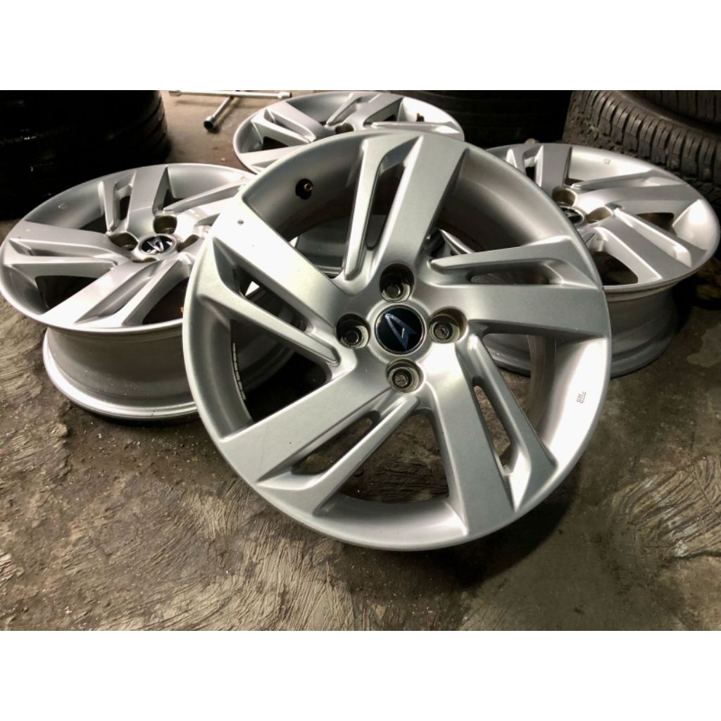 Jual 1set(4pcs) velg daihatsu rocky R16 PCD 4/100 kondisi bekas masih ...