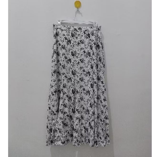 Jual Rok Bunga Uniqlo | Shopee Indonesia
