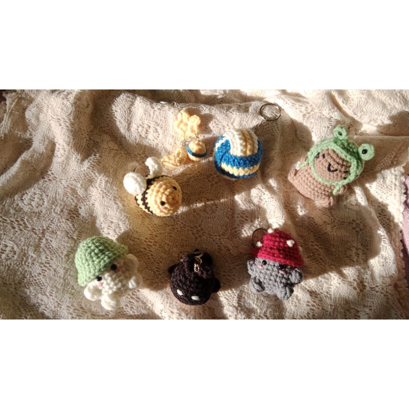 Jual ARIES.STUDIOS_ GANTUNGAN KUNCI LEBAH RAJUT | BEE KEYCHAIN ...