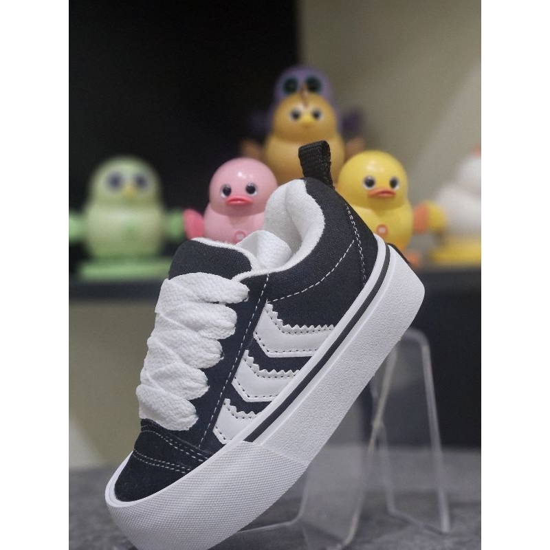 Jual Sepatu Anak-anak Brand LOKAL merk RUNN model sepatu gemuk atau