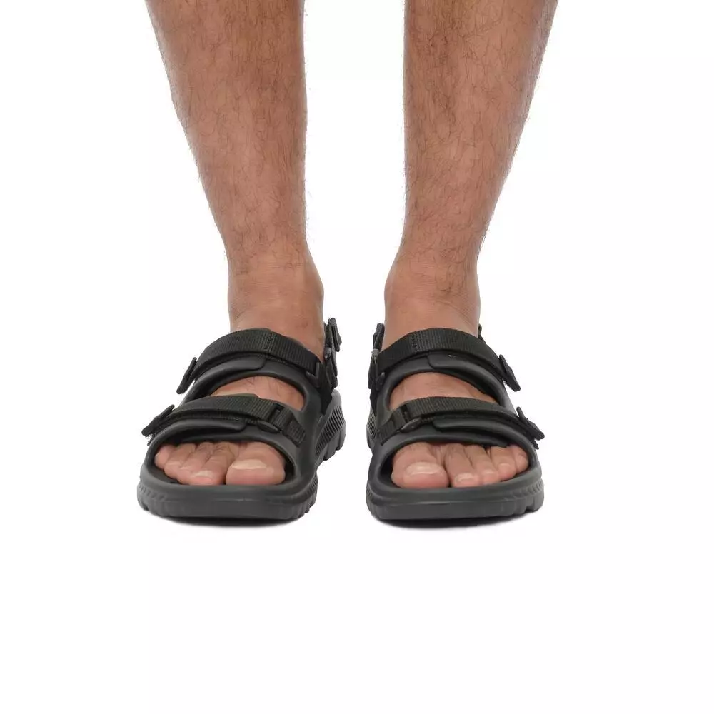 Detail outsole dan strap sandal gunung Eiger Verdant untuk medan berbatu