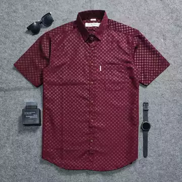Detak Kemeja Embos Pria Lengan Pendek Motif Etnik Maroon