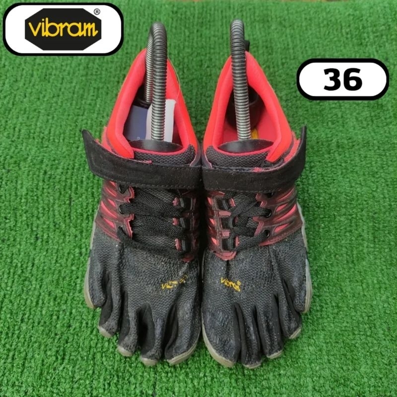 Jual sepatu jari Vibram Fivefingers V-Train 17W6604 Black 36 | Shopee ...