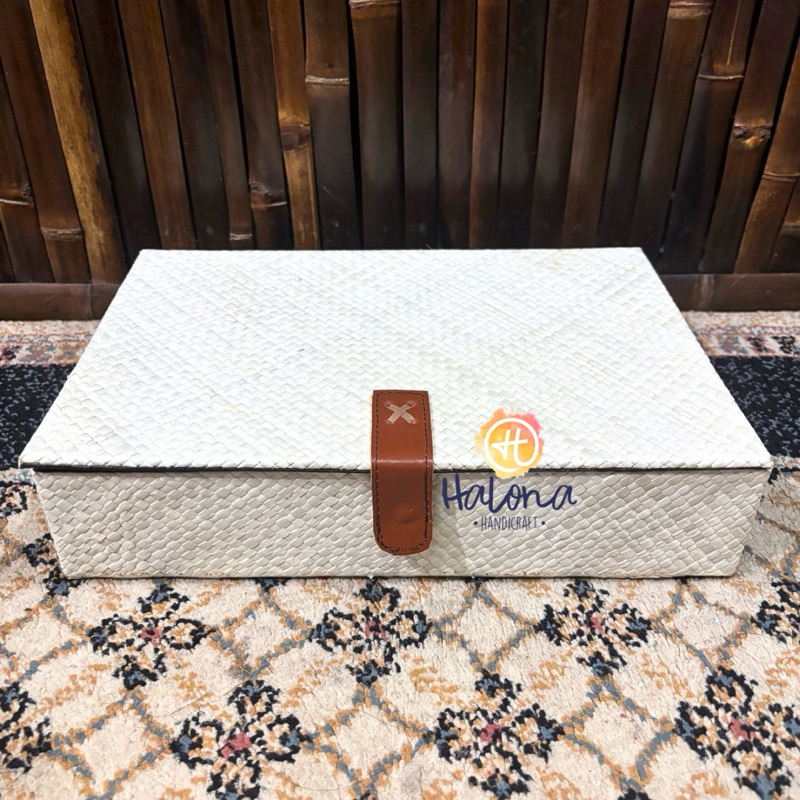 Jual Box Pandan Kancing Imitasi Kulit/Kotak Anyaman pandan Natural ...