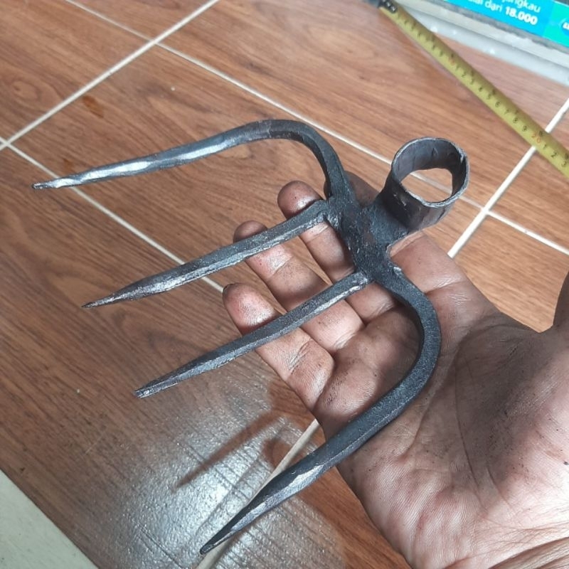Jual garuk/gacok jerami/sampah bahan besi tempa | Shopee Indonesia