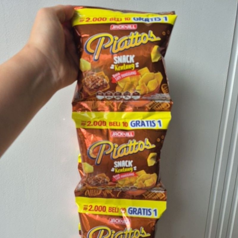 Jual Piattos snack kentang rasa sapi pangang 15gr renceng isi 11 ...