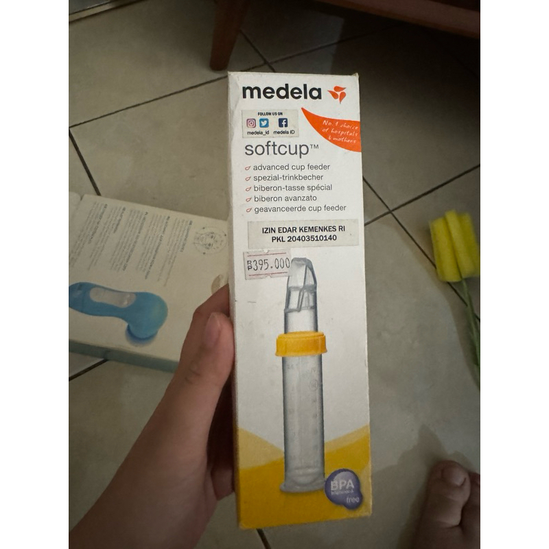 Medela Biberon tasse SoftCup - bec souple et ergonomique, évite la