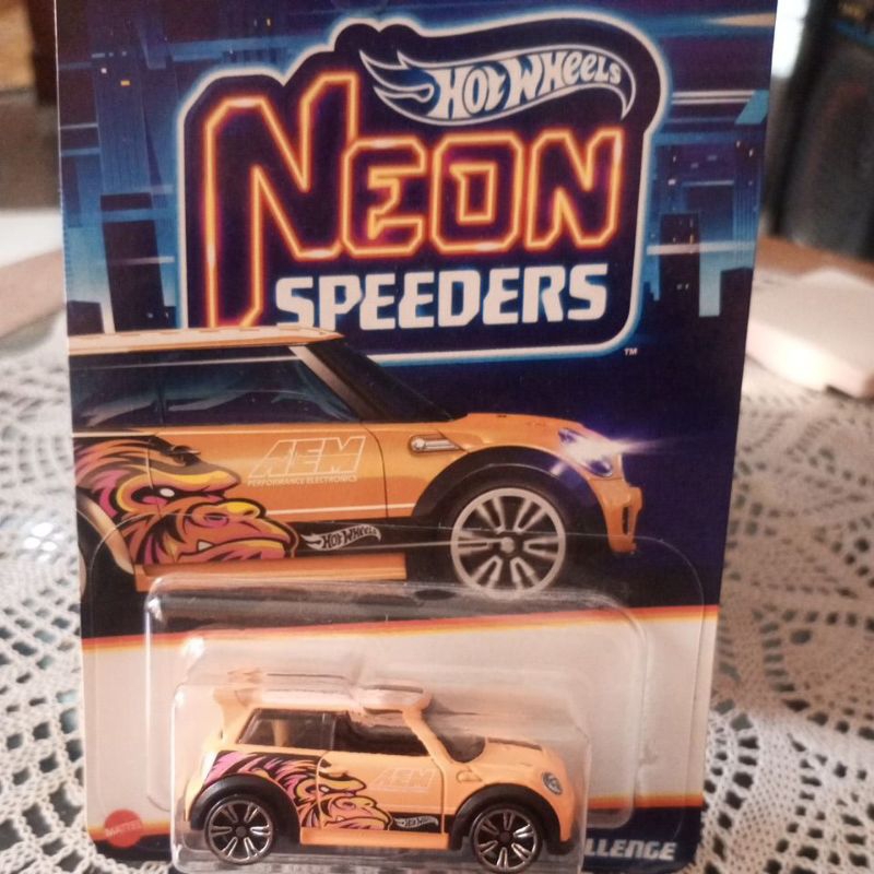 Hot Wheels Neon Speeders Mini Cooper S Challenge 1:64 - Édition 2024/2025 - Neuf