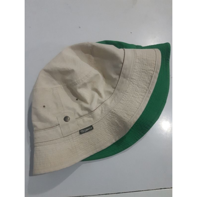 Jual Paket 2pcs Topi Bucket Cream dan Hijau Bekas Second Preloved ...