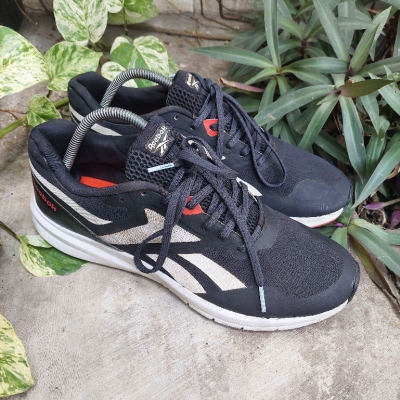 Jual sepatu sneakers second reebok size 43(28cm) | Shopee Indonesia