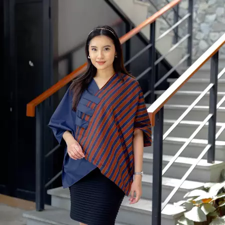 Atasan Wanita Tenun Blangket Lurik Coklat