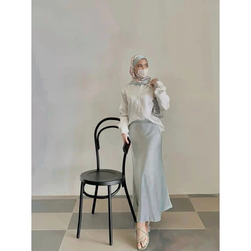 LAVEELAA Rok Satin Rose Skirt