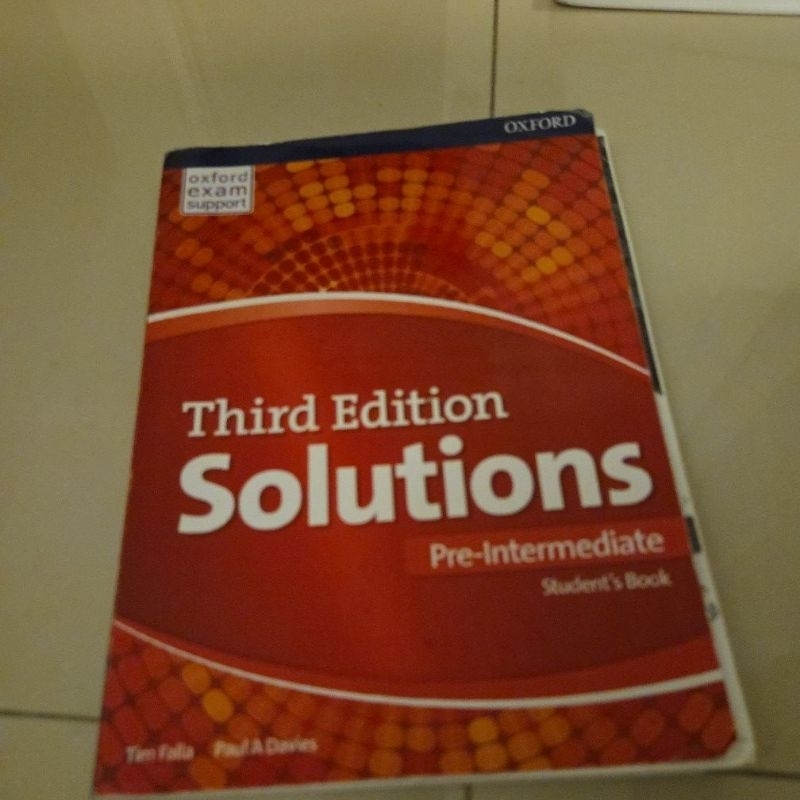 Jual Buku third edition solutions pre intermediate students book ...