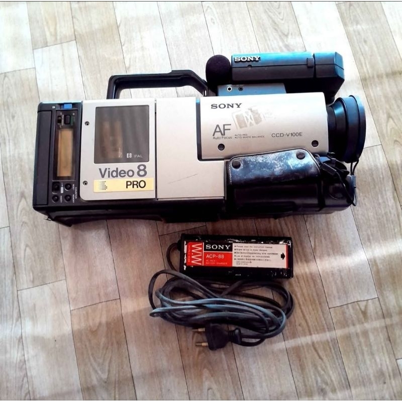 Caméra SONY CCD-V100E Vidéo 8 Pro + valise SONY Reporter - Photo, audio & vidéo