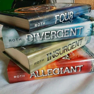 Novel Fantasi Insurgent Divergent Allegiant by Veronica Roth