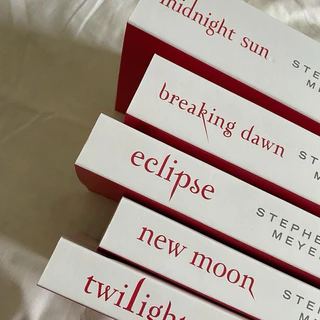 Novel Fantasi Stephenie Meyer Twilight / The Host / The Short Second Life of Bree Tanner