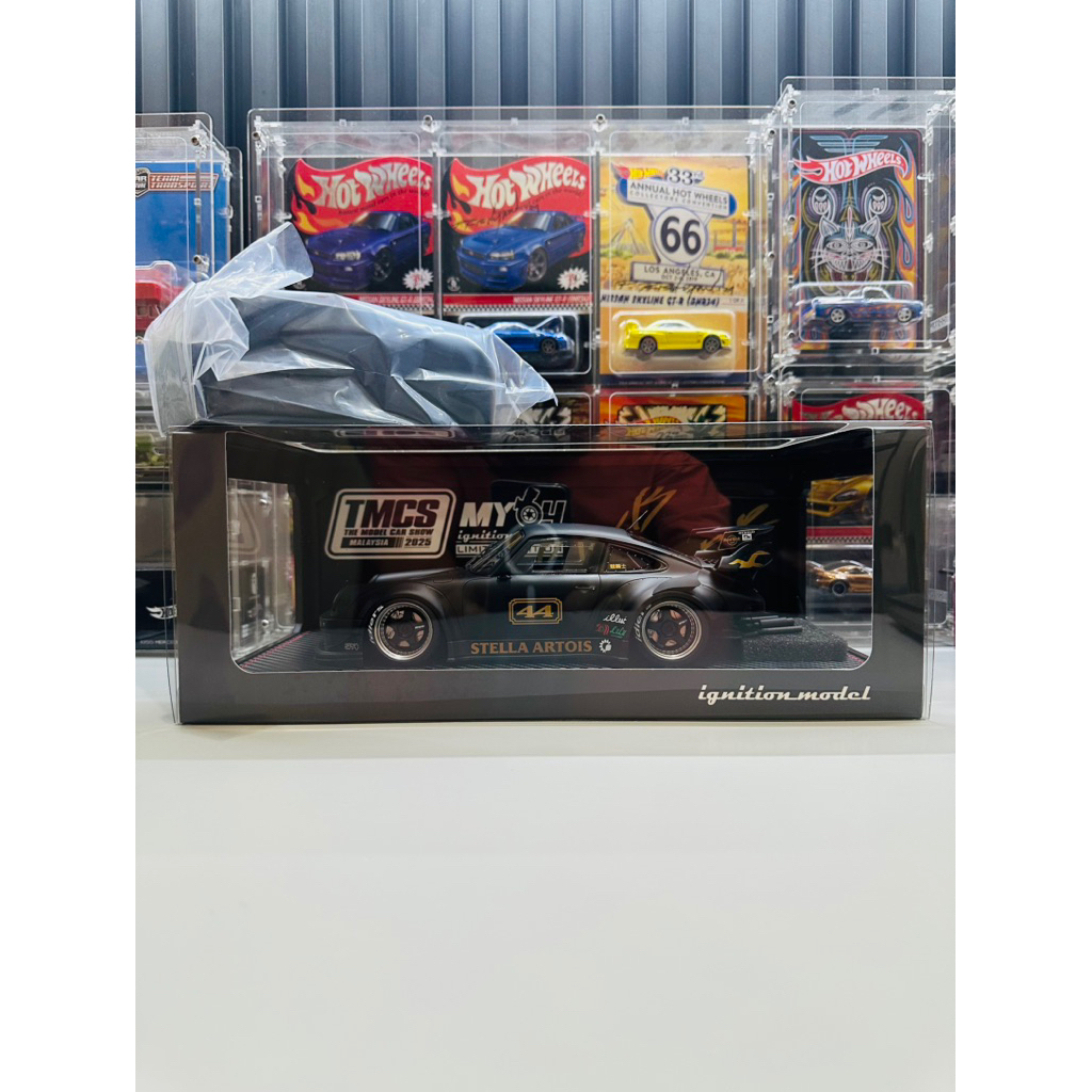 ミニカー Ignition model 1:18 Stella Artois Jual Ignition Model 1:18 RWB 930 Stella Artois with Nakai San