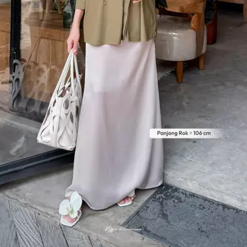 Bynissa MERRY SKIRT Pakaian Wanita Bawahan Rok Long Skirt Rok Satin Rok Duyung