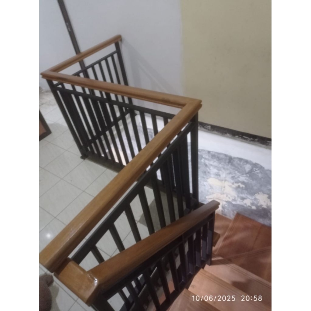 Jual tangga besi rebah tangga besi kayu tangga custom | Shopee Indonesia