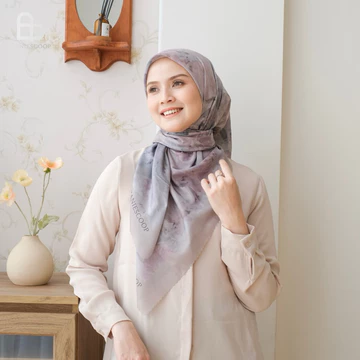 Baniescoop Hijab Modern Scarf Kerudung Hijab Segi Empat Ultrafine GAIA Series (Packing Pouch)