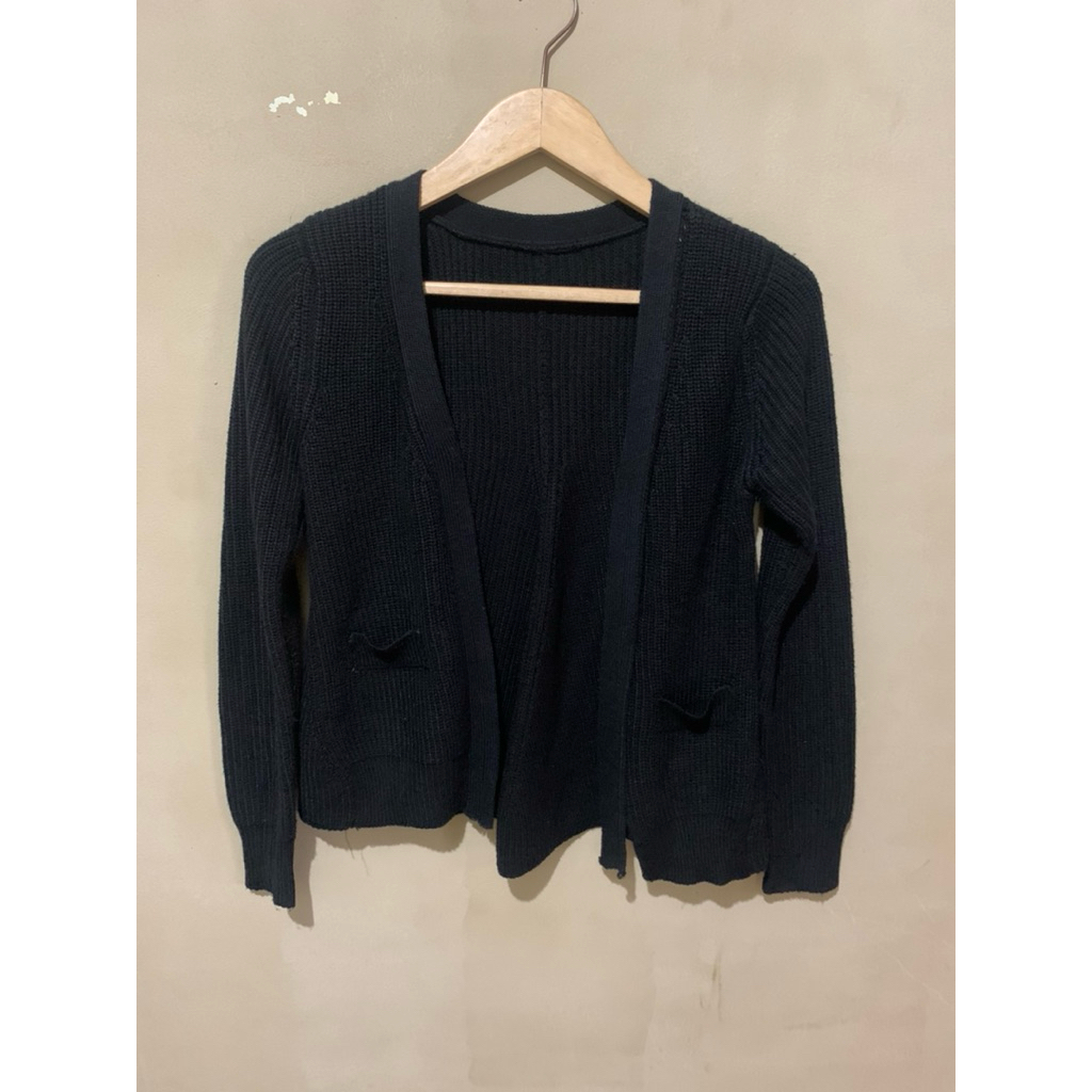 Jual cardigan outer rajut hitam tebal preloved (defect) | Shopee Indonesia