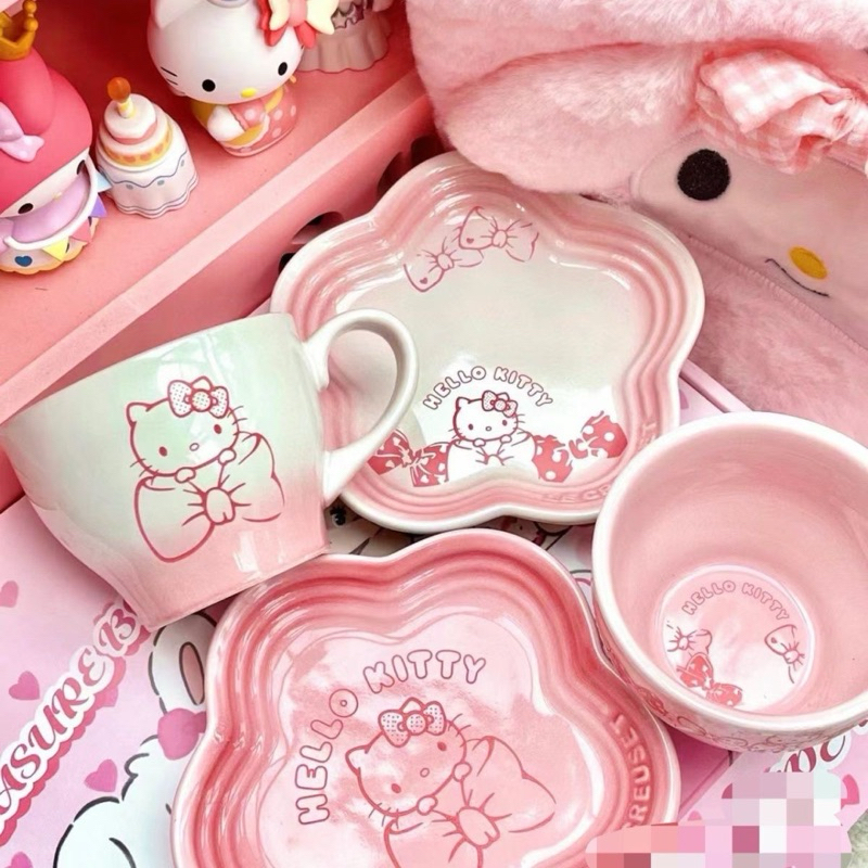 Le Creuset HELLO KITTY 9 items in total Ramekins,Plate