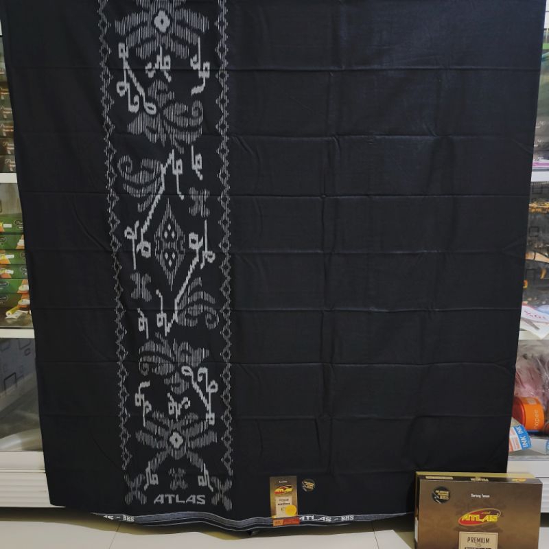 SARUNG ATLAS PREMIUM 725 HITAM POLOS TUMPAL KEMBANG SELVEDGE ATLAS BHS
