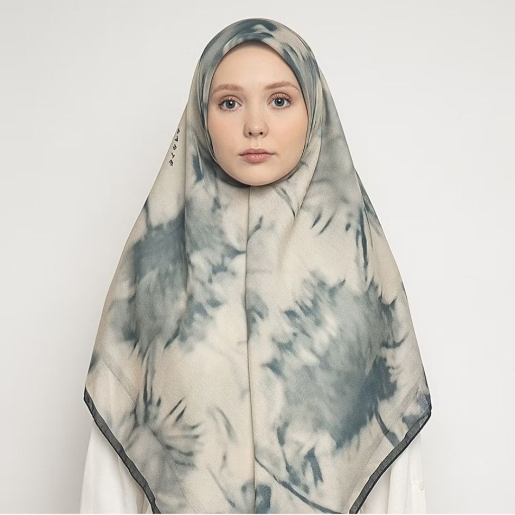 Zierlicht Scarf in Kaviar
