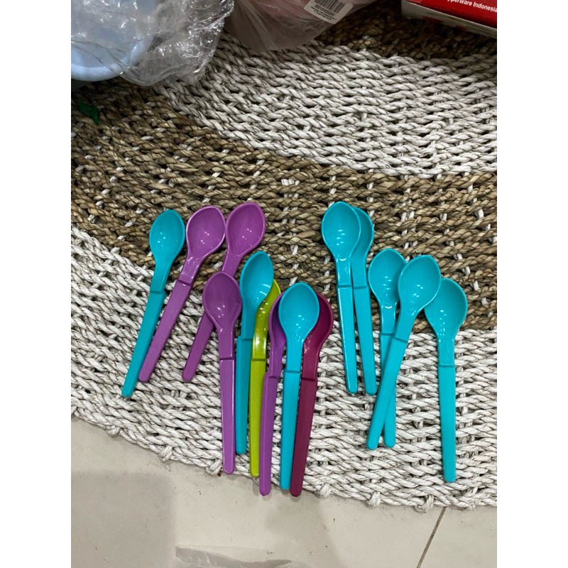 Jual Tupperware Sendok Makan Bayi Hang On Spoon Original (Random ...